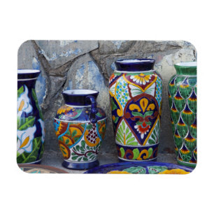 Íman Louças coloridas à venda no centro de Loreto,