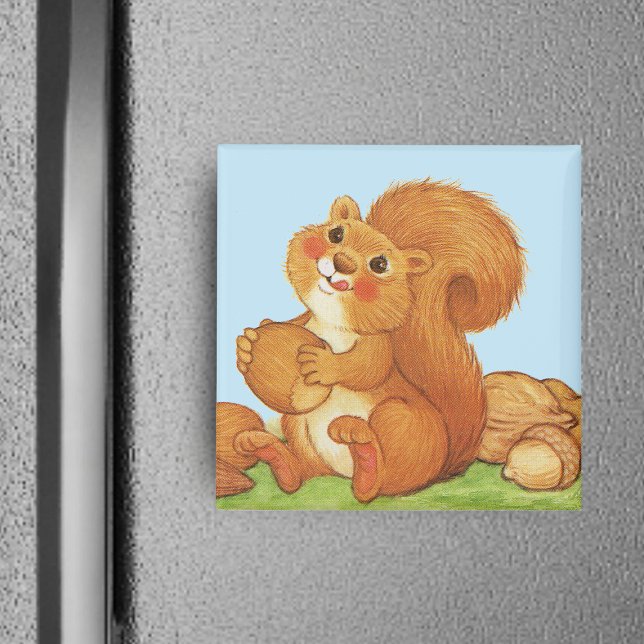 Íman Loucos de Esquilo Adoráveis (Cute red squirrel fluffy tail holding nuts acorns in grass blue sky on square magnet.)