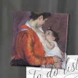 Íman Louise Enfermando Seu Filho | Mary Cassatt<br><div class="desc">Louise Enfermando Seu Filho (1898) pela artista impressionista americana Mary Cassatt. O desenho do pastel retrata um retrato de uma mãe amamentando seu filho,  um tema comum no trabalho de Cassatt. Use as ferramentas de design para adicionar texto personalizado ou personalizar a imagem.</div>