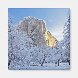 Íman Luz do nascer do sol atinge El Capitan através da 