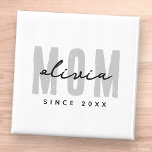 Íman Mãe Desde 20XX Moderno, Píquete Simples<br><div class="desc">Esta design simples e moderna é composta por tipografia sã-serif.</div>