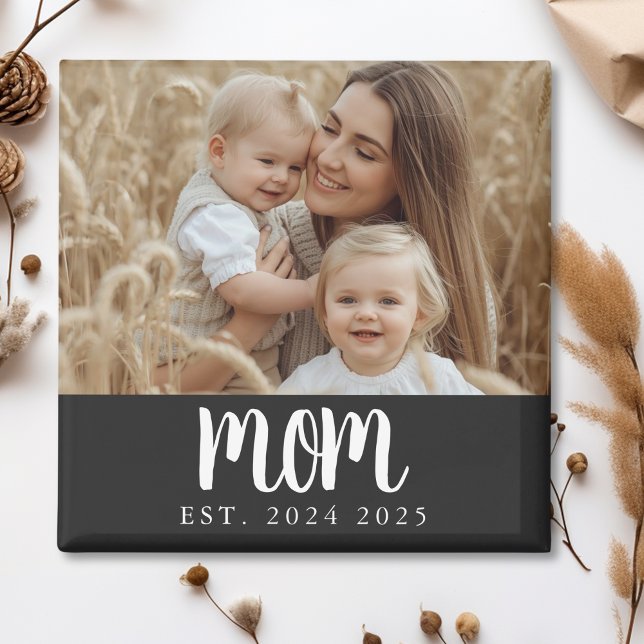 Íman Mãe Moderna Estabeleceu O Magneto De Presente Foto (modern black and white script mom established date custom photo magnet for mothers day or stocking)