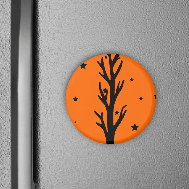 Íman Magneta Preta de Silhueta Spooky (Spooky barren black tree with black stars on bright orange round Halloween magnet.)