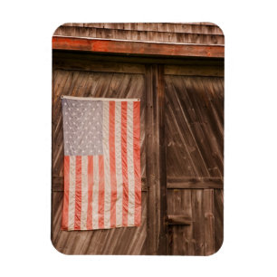 Íman Maine, Bandeira Americana desbotada na porta de um