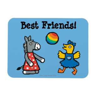 Íman Maisy na pré-escola com amigos no pátio