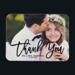 Íman Mala de Fotos Moderna com Letra Negra Obrigado<br><div class="desc">Expresse a sua gratidão com o nosso obrigado personalizável de casamento fotográfico, seu imã, com elegante caligrafia moderna. Este design combina perfeitamente o sentimento pessoal com o estilo contemporâneo, fazer-o da forma perfeita de obrigado aos seus convidados para partilharem no seu dia especial. Mostre suas fotos favoritas de casamento adicionando...</div>
