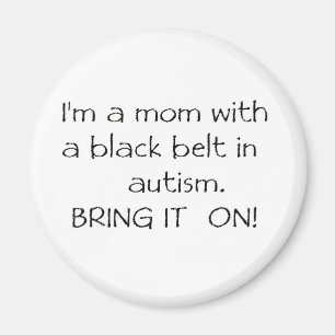 Íman Mamã com um cinturão negro no autismo