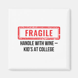 Íman Manípulo Frágil Com Criança De Vinho Na Faculdade