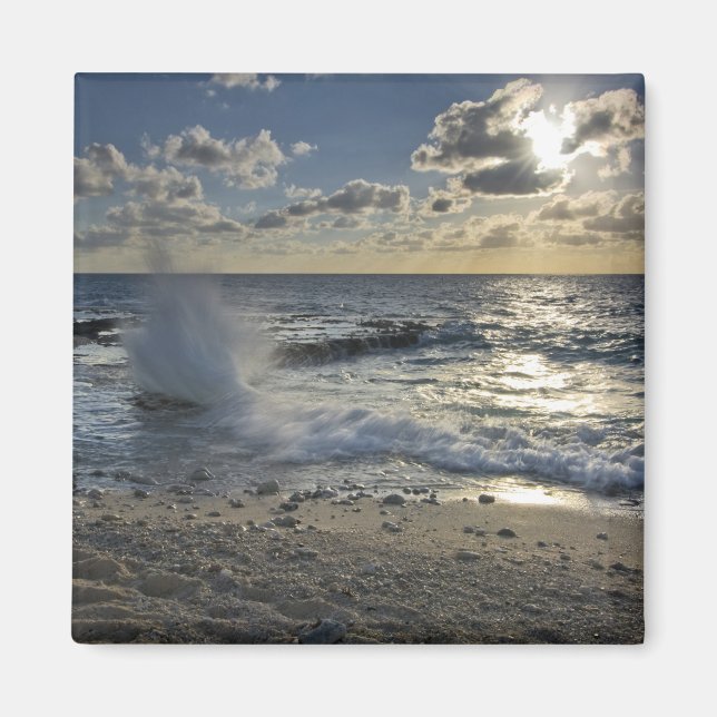 Íman Mar do Caribe, Ilhas Cayman. Ondas batendo (Frente)