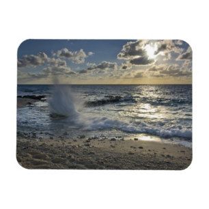 Íman Mar do Caribe, Ilhas Cayman. Ondas batendo