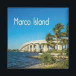 Íman Marco Island Florida com Bridge<br><div class="desc">Marco Island,  na Flórida,  perto de Nápoles,  fotografa da ponte até Marco Island com palmeiras balançando na brisa.</div>