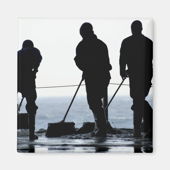 Íman Marinheiros varrem o hangar (Frente)