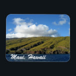 Íman Maui Hawaii - Lindas Montanhas Oceânicas Fotografi<br><div class="desc">Uma bela fotografia da Baía de Maalaea em Maui,  Havaí. Bonito montanhas verdes,  enrolando a maravilhosa paisagem marinha azul oceânica com moinhos de vento e nuvens brancas no topo da adorável colina. Esta paisagem cênica é amada pelos havaianos e turistas nas férias.</div>