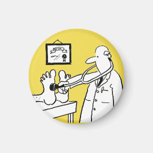 Íman Médico com Stetoscope Verificando Pés