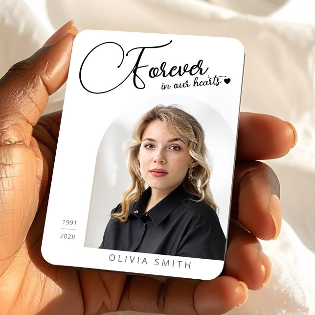 Íman Memorial Keepsake Photo Elegant Minimalist Funeral (Memorial Photo Elegant Minimalist Funeral Keepsake Magnet, Forever In Our Hearts)