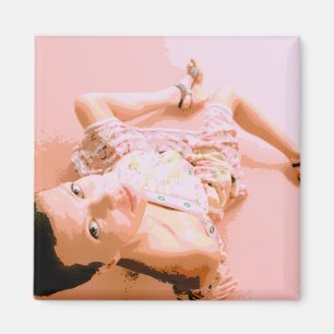 Íman menina no ímã cor-de-rosa