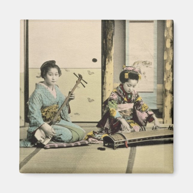 Íman Meninas japonesas tocando flauta, 'koto' e samis (Frente)