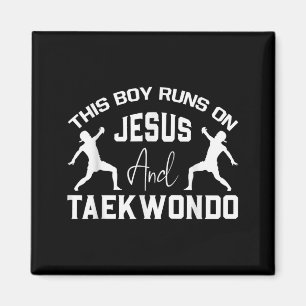Íman Menino Corre Com Jesus e Taekwondo Artes Marciais