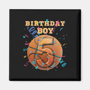 Íman Menino de 5 anos fazendo aniversário de cinco 5 an