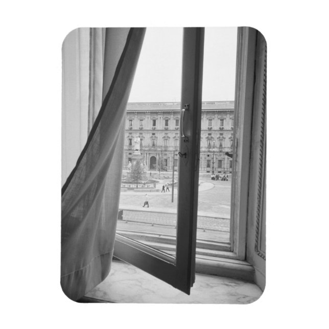 Íman Milão Itália, Vista da Janela da Ópera La Scala (Vertical)