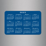 Íman Modelo de fundo azul de calendário branco 2025<br><div class="desc">O calendário branco de 2025 é sobreposto a um modelo de fundo azul neste ímã flexível de 4"x6". Você pode adicionar sua própria imagem de fundo na barra lateral, se quiser. Se você quiser um plano de fundo de cor diferente, toque em "Editar usando a Ferramenta de Design", selecione o...</div>