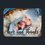 Íman Moderna Caligrafia Roteiro Novo Amor e Obrigados B<br><div class="desc">Moderno Caligrafia Roteiro Novo Amor Bebê e Obrigados Foto Obrigado Magnet</div>