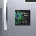 Íman Moderno Glitter Feather Boho Chic Obrigado<br><div class="desc">Moderno Glitter Feather Bho Chic Obrigado Promocional para Pequenas Empresas Magnet apresenta penas de pavão em verde, azul e roxo em um fundo preto com o texto "Obrigado" em elegante e moderna escrita branca de caligrafia. Todas as cores de texto e fundo são personalizáveis. Personalize editando o texto na caixa...</div>