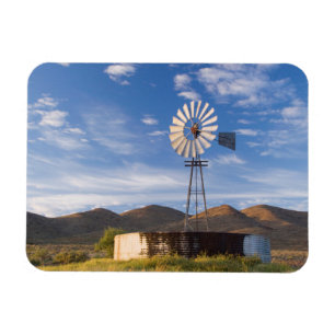 Íman Moinho de Vento e Barragem no Karoo ao Nascer do S