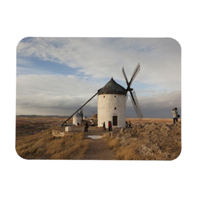 Íman Moinhos de vento antigos de La Mancha, com visitan (Horizontal)