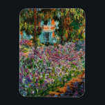 Íman Monet The Artist Garden at Giverny<br><div class="desc">Um ímã de flores monet que apresenta belos íris cor-de-rosa e roxos num jardim que mergulha debaixo de árvores altas. Um presente de Monet excelente para fãs do impressionismo e da arte francesa. O impressionismo pacífico da natureza com lindas flores e paisagem cênica.</div>