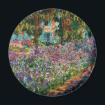 Íman Monet The Artist Garden at Giverny<br><div class="desc">Um ímã de flores monet que apresenta belos íris cor-de-rosa e roxos num jardim que mergulha debaixo de árvores altas. Um presente de Monet excelente para fãs do impressionismo e da arte francesa. O impressionismo pacífico da natureza com lindas flores e paisagem cênica.</div>