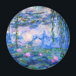 Íman Monet Water Lily Magnet<br><div class="desc">Monet Water Lily. Pintura a óleo na canvas desde 1916. Monet pintou obsessivamente seu famoso lago de lírio-d'água durante os últimos anos de sua carreira, inspirando-se na luz do sol e seu efeito modificador na água e nas flores e folhagem aquáticas. Esta pintura apresenta um uso vibrante de pinks, blues...</div>