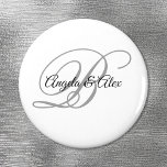 Íman Monograma Branco em Letra Miúda Preta e Cinza Clar<br><div class="desc">Ímãs de casamento com o monograma de um casal minimalista em uma letra de caligrafia sofisticada em cinza claro e preto em um fundo branco. Para nomes mais curtos, aumente o tamanho da fonte dos nomes da noiva e do noivo e da inicial deles. Personalize as cores preto e cinza...</div>