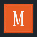 Íman Monograma Branco sobre Magneta Laranja Brilhante<br><div class="desc">Um ímã quadrado com um monograma branco sobre fundo laranja brilhante. Personalize o ímã com suas iniciais ou iniciais,  cores,  entre outras opções.</div>