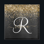 Íman Monograma Dourado de brilho preto com brilho perso<br><div class="desc">Personalize facilmente este elegante design de ímã modesto com brilho bonito de ouro brilhante num fundo metálico escovado preto.</div>