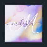 Íman Monograma Elegante de Pintura Dourada de Abstrato<br><div class="desc">Personalize facilmente este estilo glamouroso,  abstrato lilac,  tinta aquática e fundo de pulverização em ouro falso,  com os seus detalhes personalizados.</div>