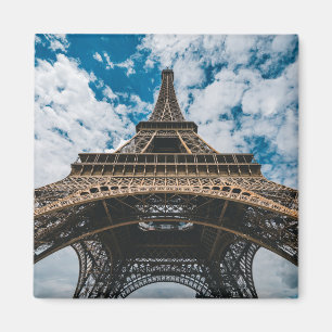Íman Monuments Looking Up at the Eiffel Tower