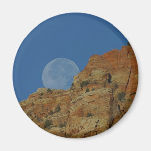 Íman Moonrise sobre os penhascos em Zion