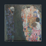 Íman Morte e Vida por Gustav Klimt Arte Novo Antiga<br><div class="desc">Morte e Vida (1908) de Gustav Klimt é uma pintura artística simbolista da Era Vitoriana antiga, apresentando duas partes separadas, Vida e Morte. À esquerda, a morte é retratada por um ceifador clássico com uma caveira sorridente, coberto por uma túnica escura adornada com uma cruz religiosa. À direita, há um...</div>