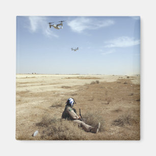 Íman Mosca dos Ospreys de MV-22B sobre o hospital