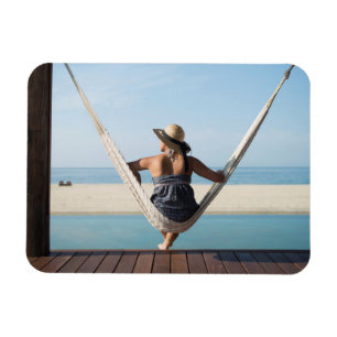 Íman Mulher Sentada Em Um Hammock Num Pequeno Hotel