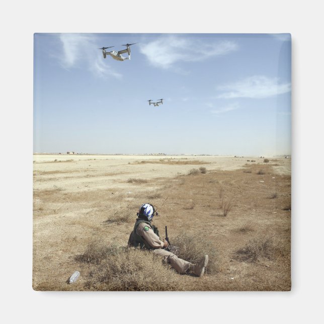 Íman MV-22B Ospreys sobrevoam o Hospital de Marinhos do (Frente)