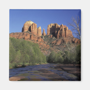 Íman NA, EUA, Arizona, Sedona. Cathedral Rock e Carvalh