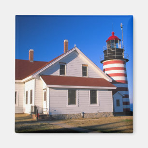 Íman NA, EUA, Maine. Farol de West Quoddy perto
