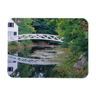 Íman NA, EUA, Maine. Ponte sobre lago em Somesville.