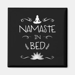 Íman Namaste Na Cama Camiseta Divertida De Relaxamento