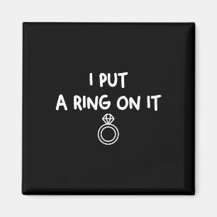 Íman Namorado De Proposta De noivado Para Ajustar O Hem