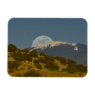 Íman Nascer da lua sobre as montanhas Sangre de Cristo,