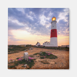 Íman Nascer do sol dourado no farol de Portland Bill