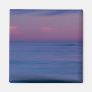 Íman Nascer do sol roxo na costa do oceano